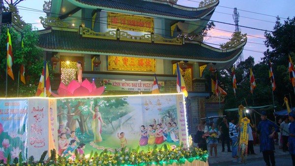 Hà Tiên: Chùm ảnh Đại lễ Phật đản tại biên cương cực nam Tổ quốc