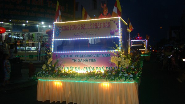 Hà Tiên: Chùm ảnh Đại lễ Phật đản tại biên cương cực nam Tổ quốc