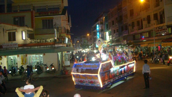 Hà Tiên: Chùm ảnh Đại lễ Phật đản tại biên cương cực nam Tổ quốc