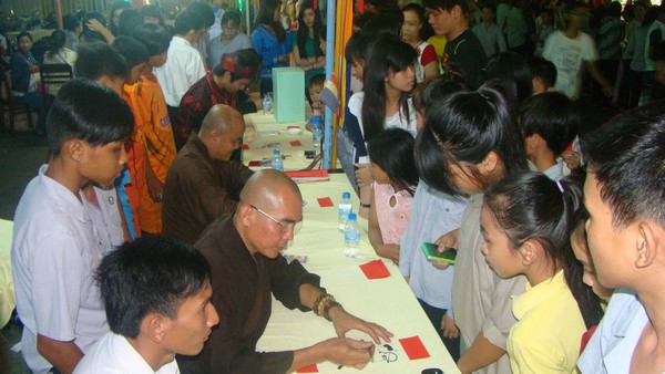 Hà Tiên: Chùm ảnh Đại lễ Phật đản tại biên cương cực nam Tổ quốc