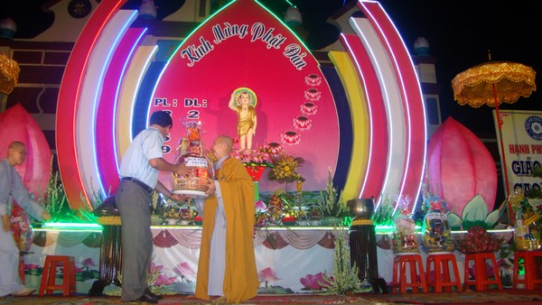 Hà Tiên: Chùm ảnh Đại lễ Phật đản tại biên cương cực nam Tổ quốc