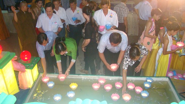 Hà Tiên: Chùm ảnh Đại lễ Phật đản tại biên cương cực nam Tổ quốc