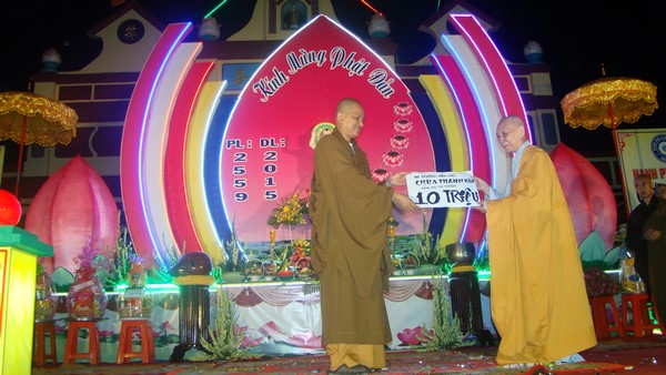 Hà Tiên: Chùm ảnh Đại lễ Phật đản tại biên cương cực nam Tổ quốc