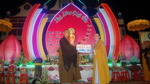 Hà Tiên: Chùm ảnh Đại lễ Phật đản tại biên cương cực nam Tổ quốc
