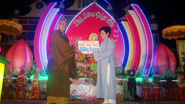 Hà Tiên: Chùm ảnh Đại lễ Phật đản tại biên cương cực nam Tổ quốc