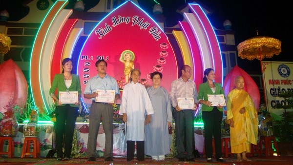 Hà Tiên: Chùm ảnh Đại lễ Phật đản tại biên cương cực nam Tổ quốc