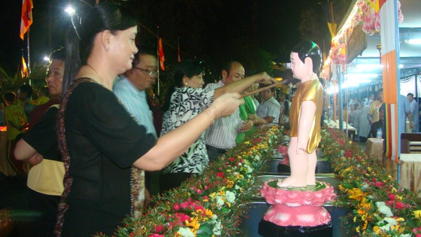 Hà Tiên: Chùm ảnh Đại lễ Phật đản tại biên cương cực nam Tổ quốc