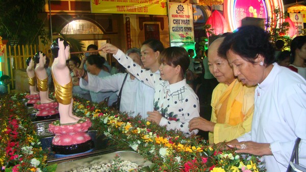 Hà Tiên: Chùm ảnh Đại lễ Phật đản tại biên cương cực nam Tổ quốc