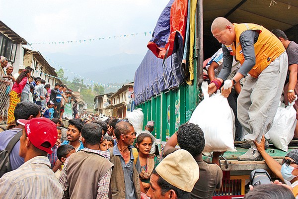 Chùm ảnh Phật giáo Hàn Quốc cứu trợ nạn động đất tại Nepal