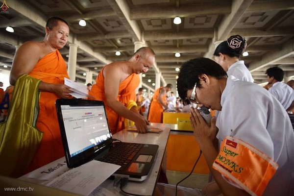 Thái Lan: Chùm ảnh Sự kiện Ngày Trái Đất tổ chức tại Tu viện viện Wat Phra Dhammakaya, Bangkok