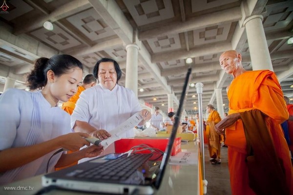 Thái Lan: Chùm ảnh Sự kiện Ngày Trái Đất tổ chức tại Tu viện viện Wat Phra Dhammakaya, Bangkok