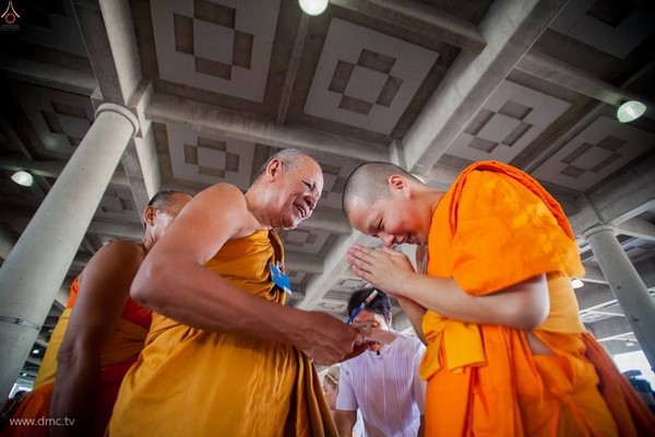 Thái Lan: Chùm ảnh Sự kiện Ngày Trái Đất tổ chức tại Tu viện viện Wat Phra Dhammakaya, Bangkok