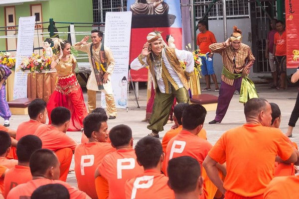 Philippines: Chùm ảnh Kính mừng Phật đản PL. 2559 tại nhà tù Cebu
