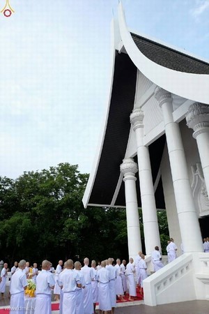 Thái Lan: Dịp mùa Chay 100 nghìn người xuất gia gieo duyên đi diễu hành khắp đường phố