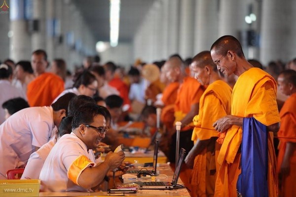 Thái Lan: Chùm ảnh Sự kiện Ngày Trái Đất tổ chức tại Tu viện viện Wat Phra Dhammakaya, Bangkok
