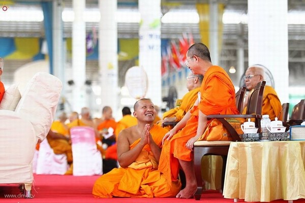 Thái Lan: Chùm ảnh Sự kiện Ngày Trái Đất tổ chức tại Tu viện viện Wat Phra Dhammakaya, Bangkok