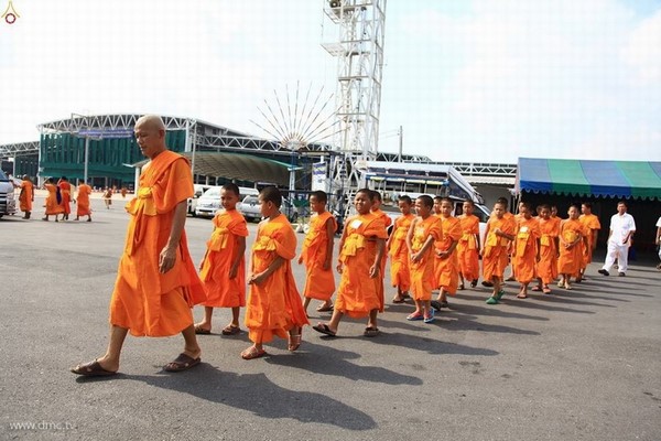 Thái Lan: Chùm ảnh Sự kiện Ngày Trái Đất tổ chức tại Tu viện viện Wat Phra Dhammakaya, Bangkok