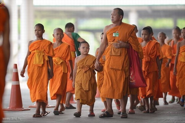 Thái Lan: Chùm ảnh Sự kiện Ngày Trái Đất tổ chức tại Tu viện viện Wat Phra Dhammakaya, Bangkok