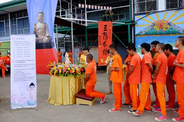 Philippines: Chùm ảnh Kính mừng Phật đản PL. 2559 tại nhà tù Cebu