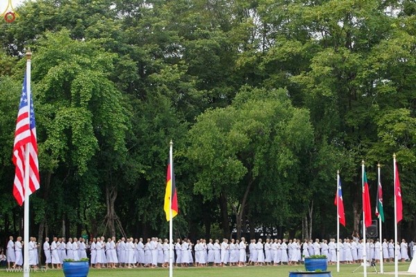 Thái Lan: Dịp mùa Chay 100 nghìn người xuất gia gieo duyên đi diễu hành khắp đường phố