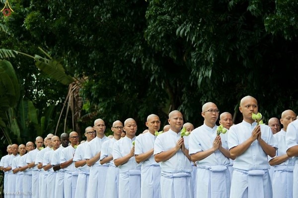 Thái Lan: Dịp mùa Chay 100 nghìn người xuất gia gieo duyên đi diễu hành khắp đường phố