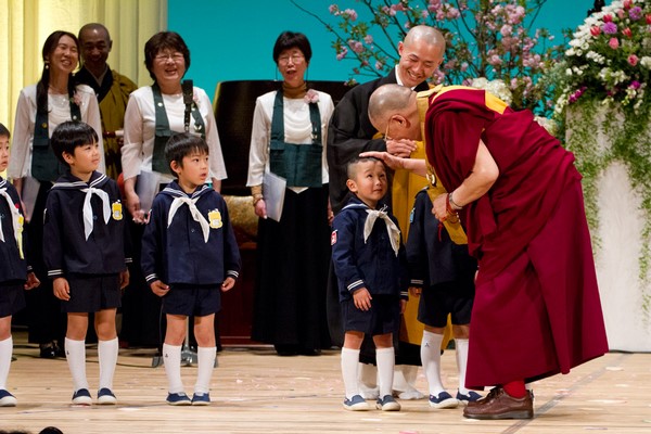 Đức Đạt Lai Lạt Ma viếng thăm Gifu, Kanazawa, Nhật Bản