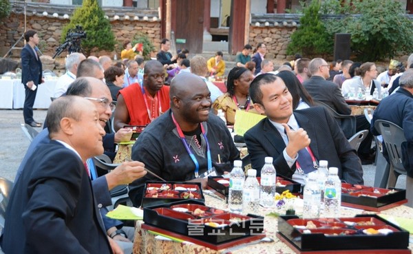 Kora: Hưởng ứng kiện Gwangju Universiade 2015 Chùa Jeungsimsa tổ chức tuần lễ Văn hóa ẩm thực chay