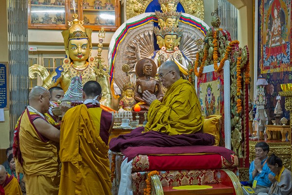 Ấn Độ: Đức Đạt Lai Lạt Ma Chứng minh buổi buổi Biện thuyết Triết lý Tính không tại TV. Tsuglagkhang