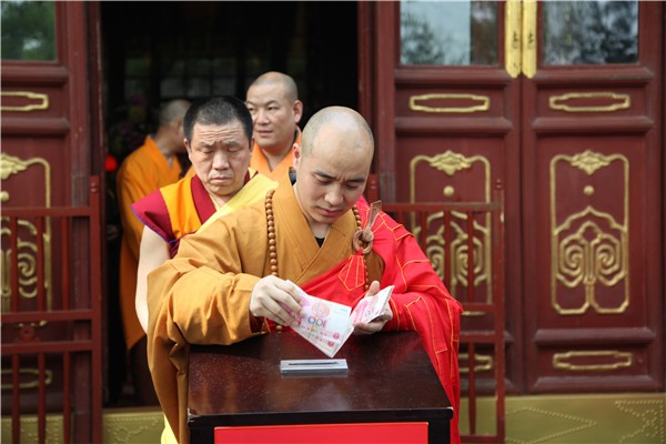 Trung Quốc: Phật giáo quyên góp cứu trợ nạn động đất ở Nepal