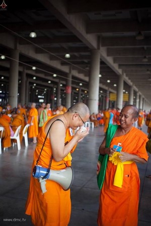 Thái Lan: Chùm ảnh Sự kiện Ngày Trái Đất tổ chức tại Tu viện viện Wat Phra Dhammakaya, Bangkok