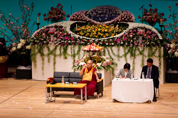 Đức Đạt Lai Lạt Ma viếng thăm Gifu, Kanazawa, Nhật Bản