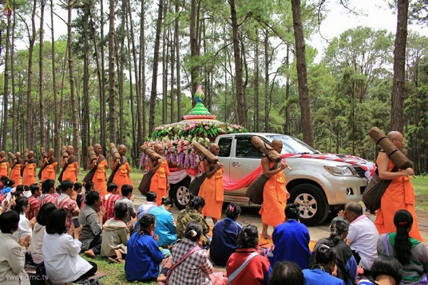 Thái Lan: Chùm ảnh Lễ cung nghinh Xá lợi và đón rước tại ngôi Cổ tự Wat Chedi Luang