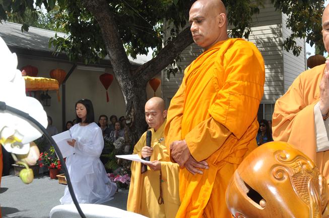Hoa Kỳ: tâm từ khởi sáng mùa Phật Đản Vesak tại Chùa Liễu Quán