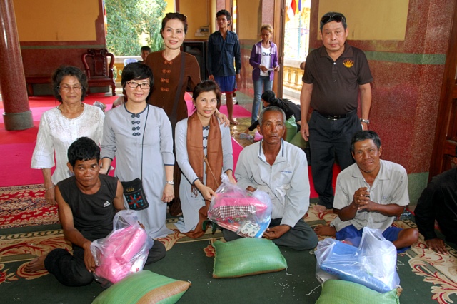 Quỹ Đạo Phật Ngày Nay: Chương trình từ thiện tại Campuchia tháng 04-2015