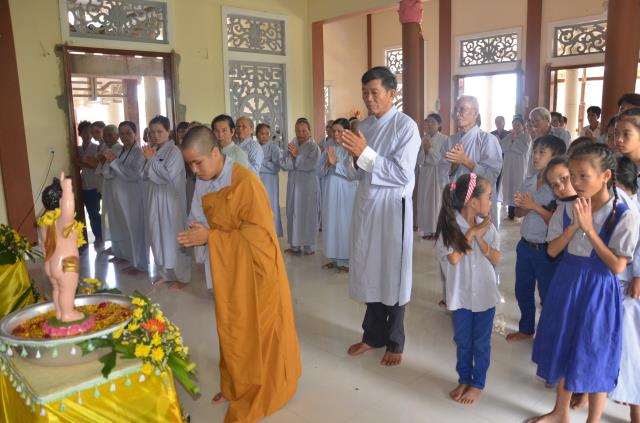 Quảng Trị: Lễ rước Phật đản sanh vào làng