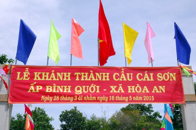 Lễ khánh thành cầu và trao tặng quà tại An Giang: Nối những bờ vui