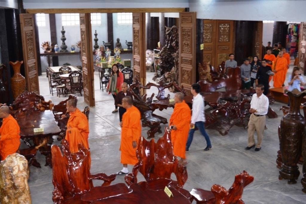 Lâm Đồng: Đoàn Bộ Tư Lệnh Cảnh Vệ Quân Đội Hoàng Gia Campuchia đến viếng thăm Chùa Linh Phước – Đà Lạt.