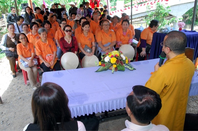 Lễ khánh thành cầu và trao tặng quà tại An Giang: Nối những bờ vui