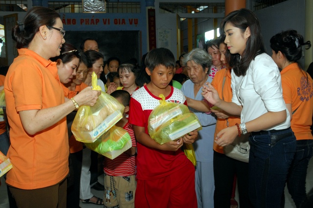 Lễ khánh thành cầu và trao tặng quà tại An Giang: Nối những bờ vui