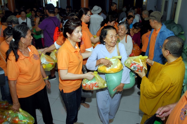 Lễ khánh thành cầu và trao tặng quà tại An Giang: Nối những bờ vui