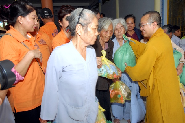 Lễ khánh thành cầu và trao tặng quà tại An Giang: Nối những bờ vui
