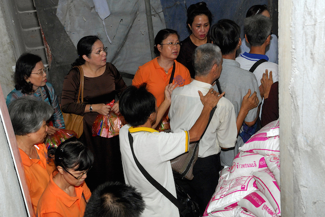Quỹ Đạo Phật Ngày Nay: Tặng quà cho người khiếm thị, bệnh nhân ung bướu và trẻ em cơ nhỡ nhân Phật đản PL 2559