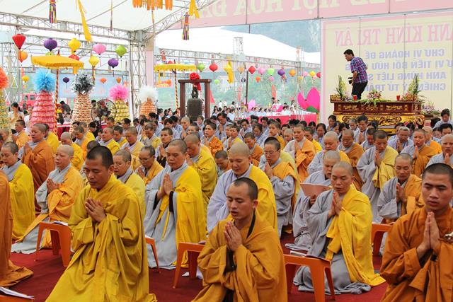 Ninh Bình: Hoa Lư khai mạc lễ hội, cầu siêu các vị tiền bối hữu công