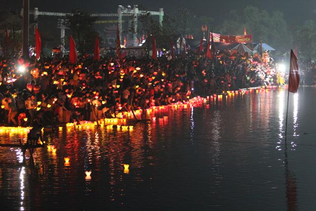 Ninh Bình: Hoa Lư khai mạc lễ hội, cầu siêu các vị tiền bối hữu công