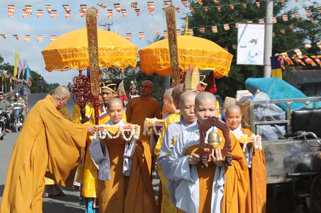 Đồng Tháp: Cung Nghinh Xá Lợi Phật