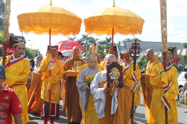 Đồng Tháp: Cung Nghinh Xá Lợi Phật