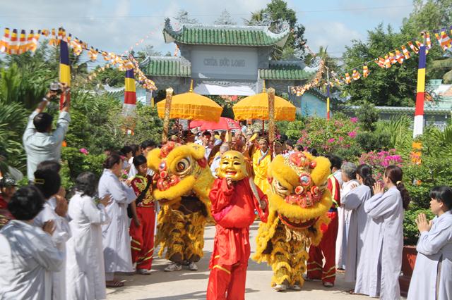 Đồng Tháp: Cung Nghinh Xá Lợi Phật