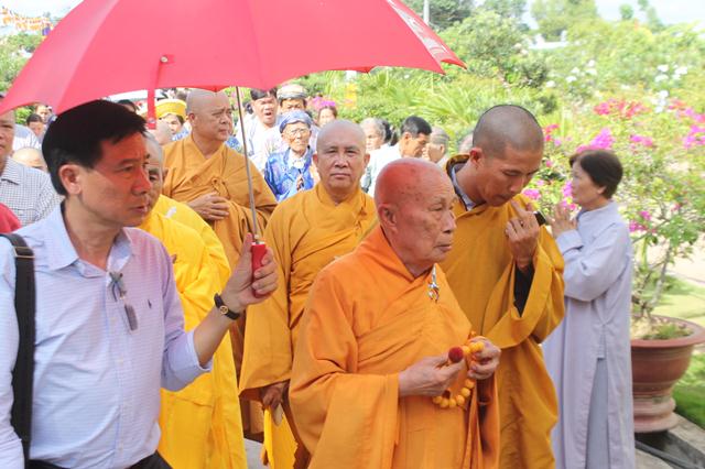 Đồng Tháp: Cung Nghinh Xá Lợi Phật