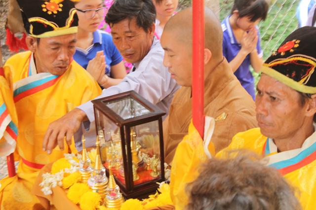 Đồng Tháp: Cung Nghinh Xá Lợi Phật