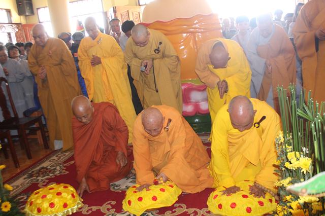 Đồng Tháp: Cung Nghinh Xá Lợi Phật